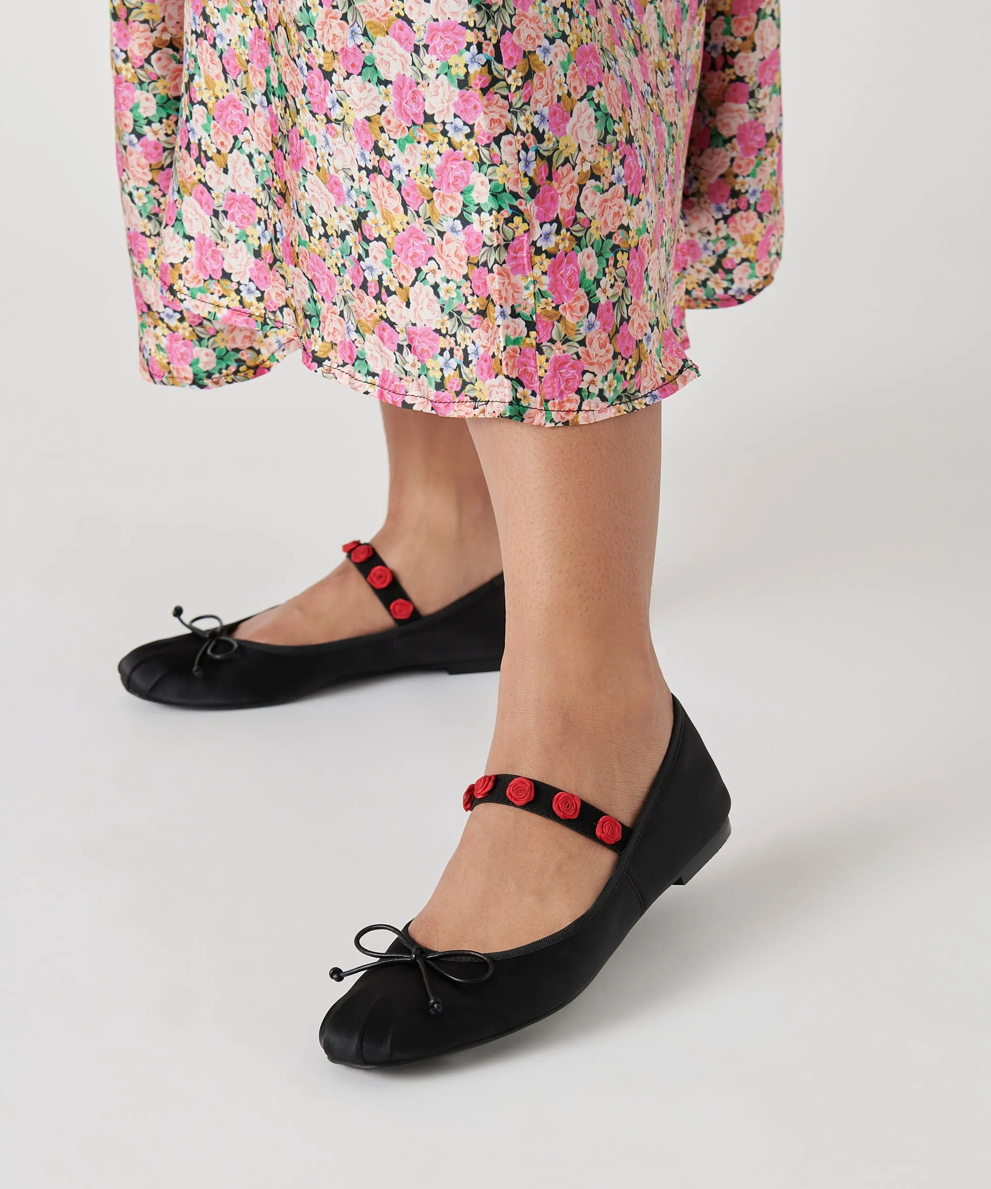 LILLY BALLET FLATS BLACK MULTI SATIN